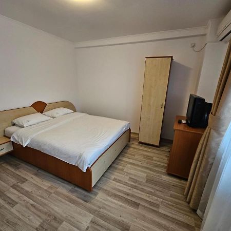 Casa Soarelui Hotel Două Mai Екстериор снимка