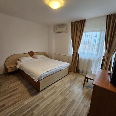 Casa Soarelui Hotel Două Mai Екстериор снимка