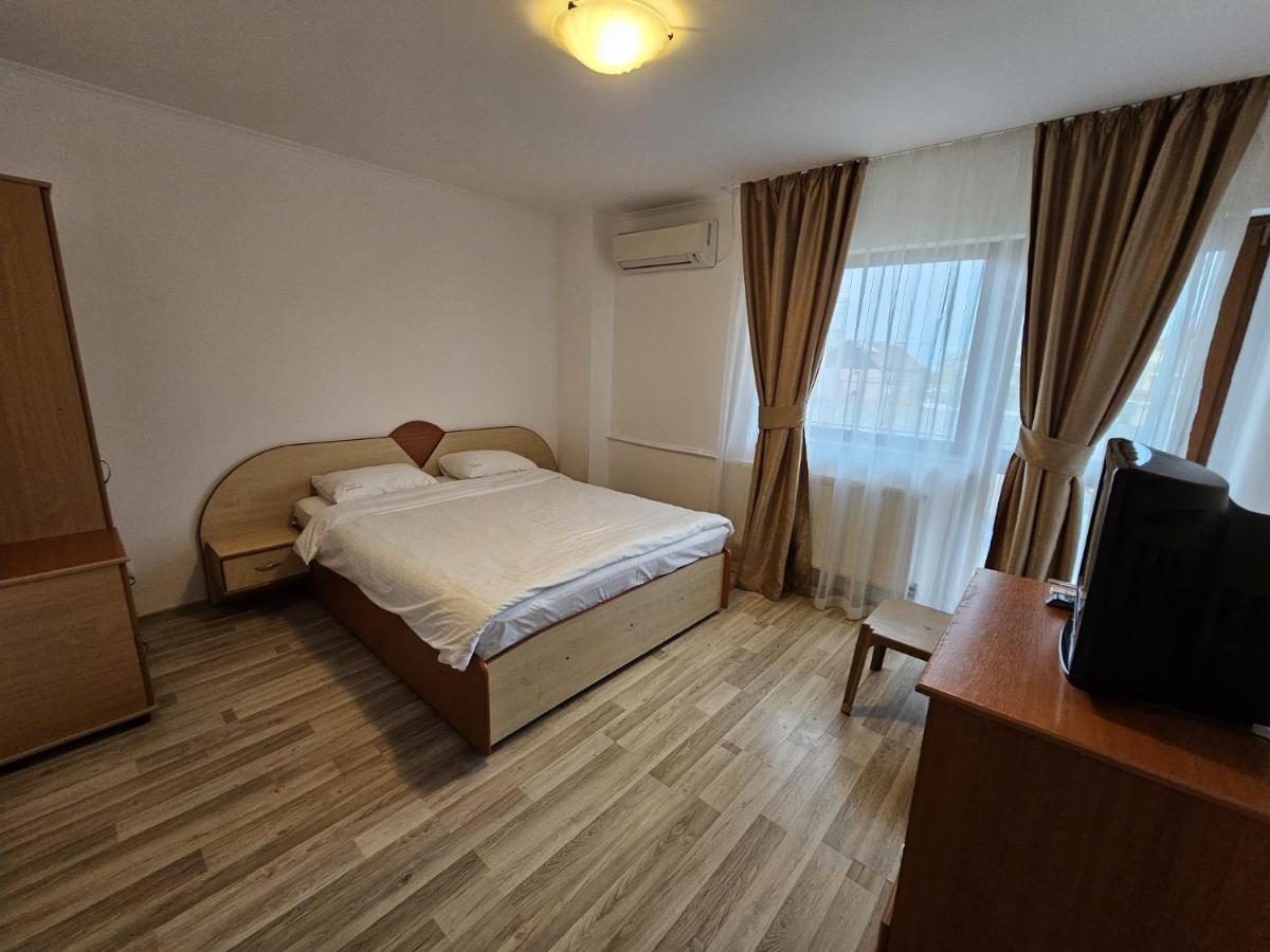 Casa Soarelui Hotel Două Mai Екстериор снимка